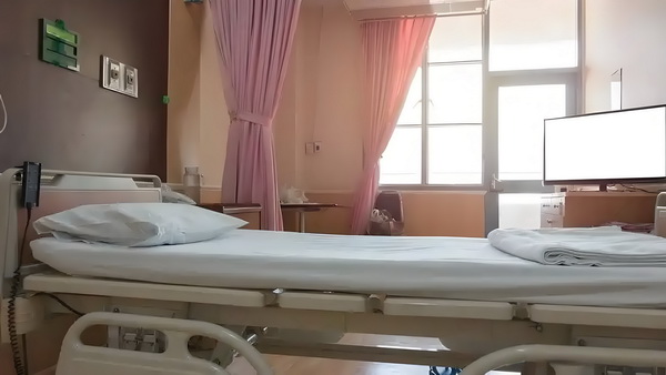 深圳入户机构福田_冯骥荐电影南京照相馆：没有抒情只有血的事实 南京照相馆中说消息